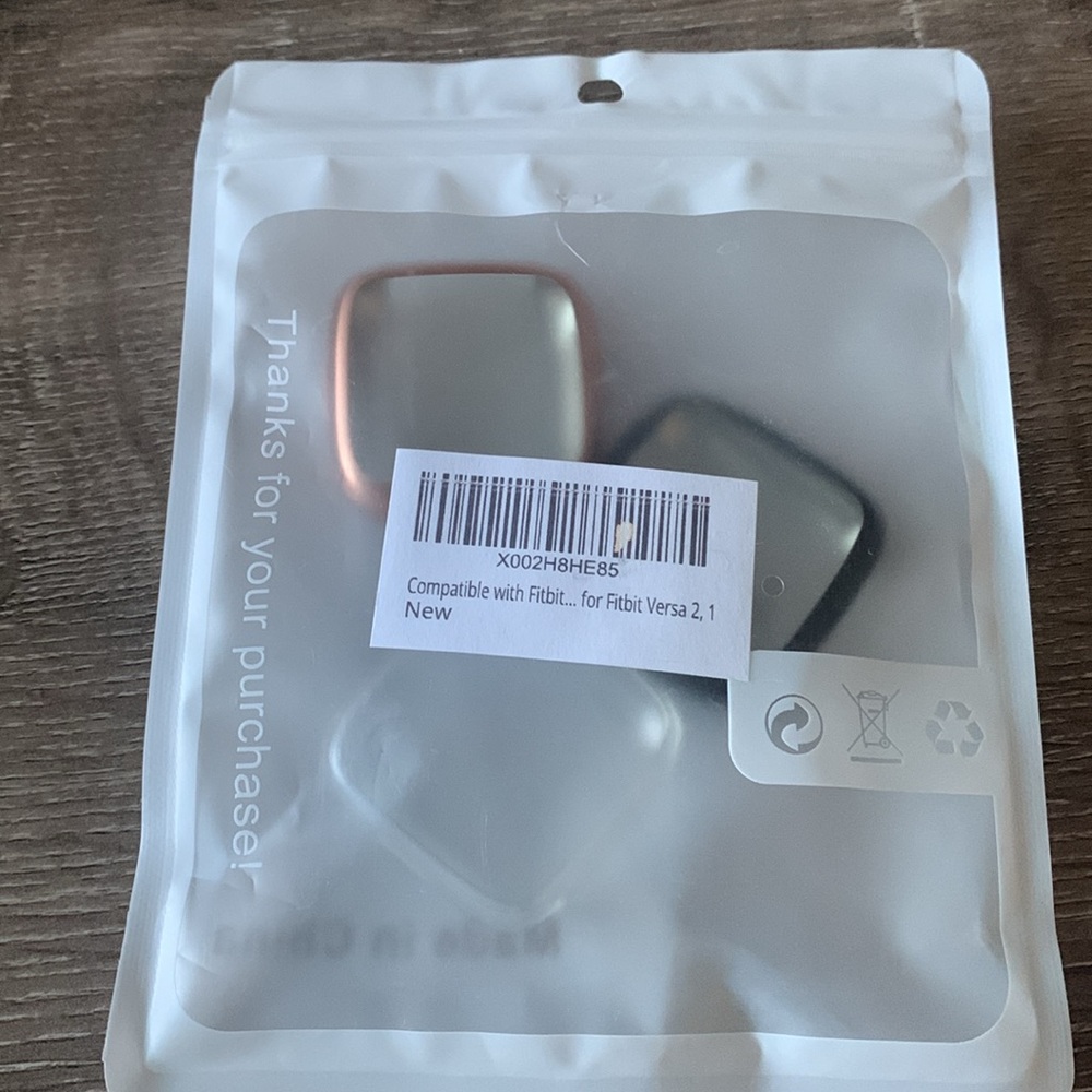 LMT: Fitbit Versa 2 Straps, Bumpers and Chargers (watch is not included). - Picture 8 of 16